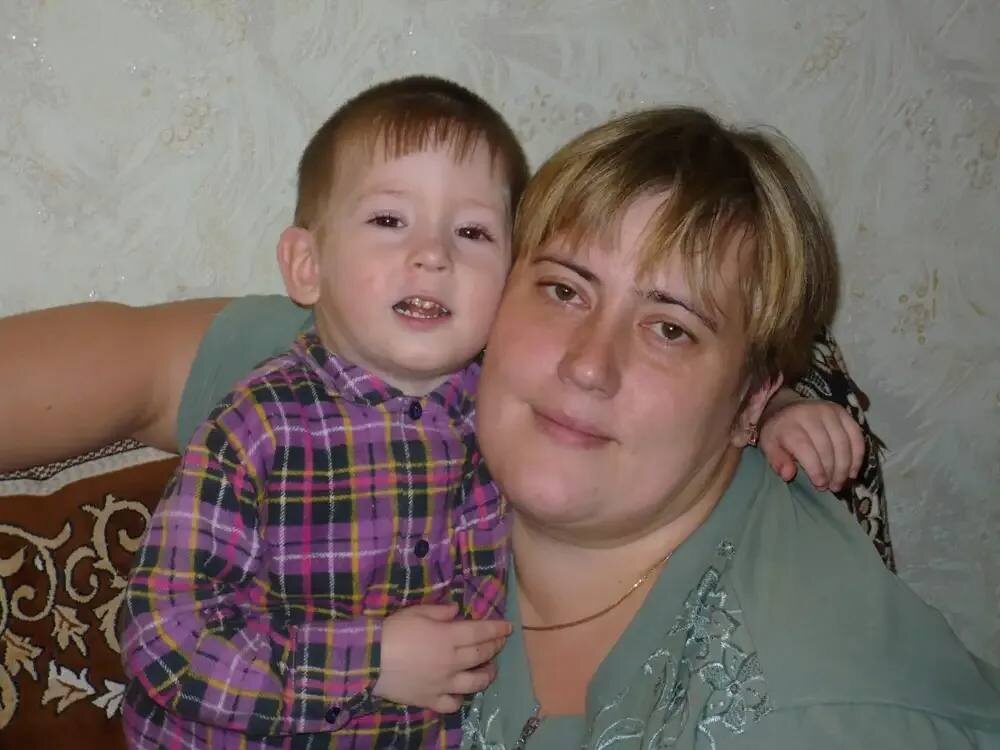 Елена казалась всем доброй и заботливой матерью