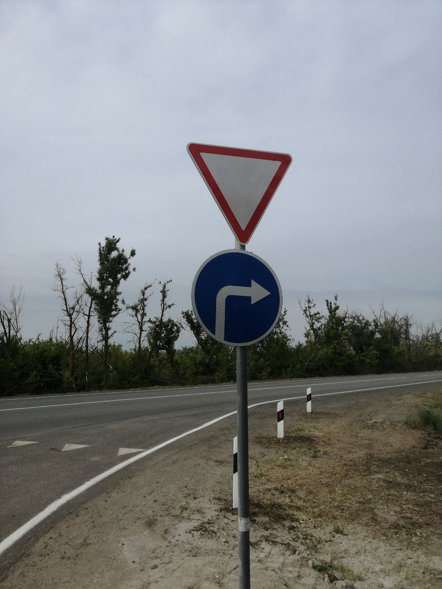 Вот где-то там жизнь без проблем и забот. Туда хочется добраться и я доберусь. Обязательно. 