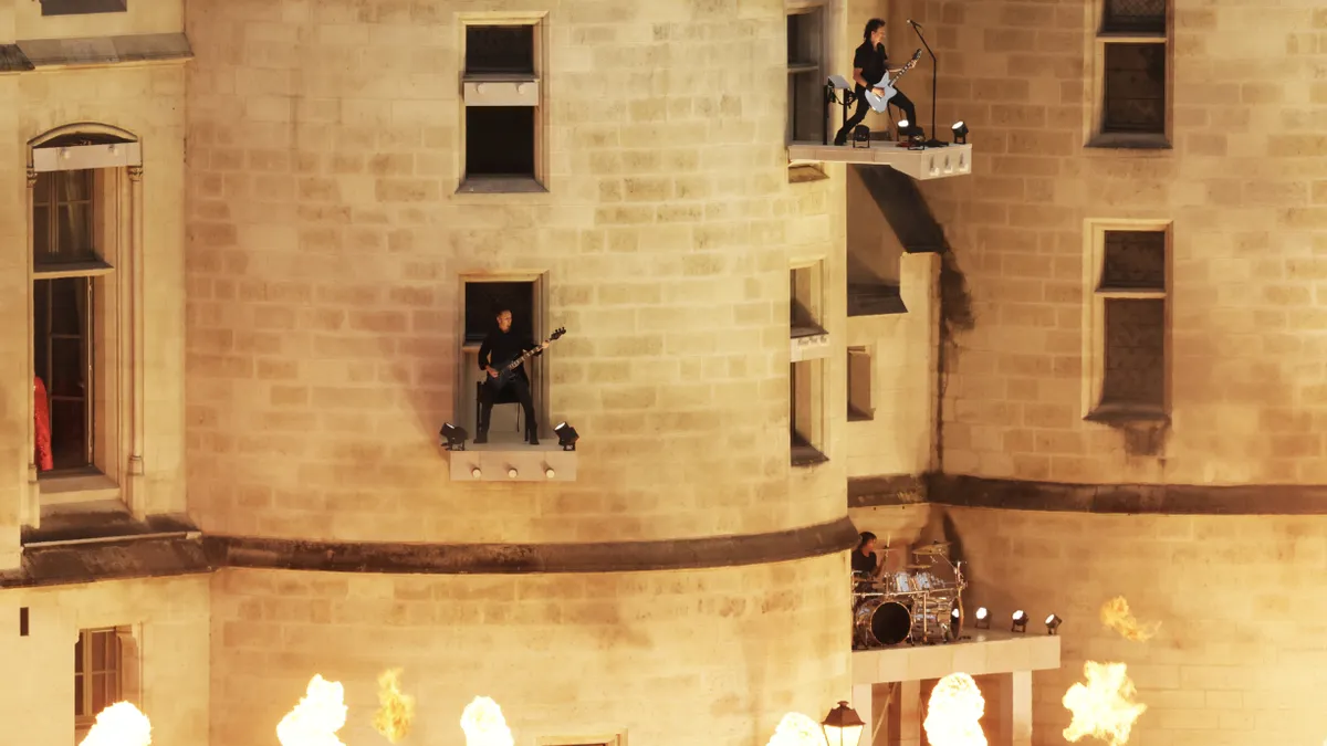 «Годжира» на Олимпиаде.(Изображение предоставлено: Чжан Ювэй-Пул/Getty Images)