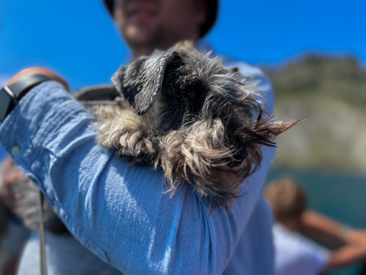 Элла на морской прогулке в Крыму.