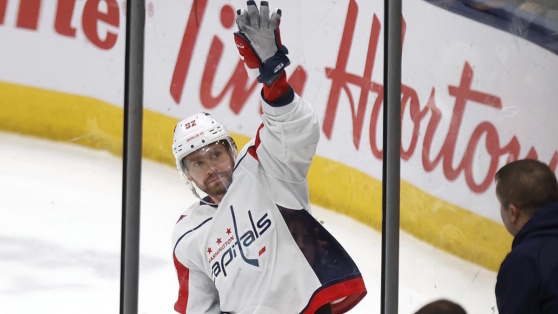    Обладатель Кубка Стэнли Евгений Кузнецов присоединился к петербургскому СКА Андрей Бурков