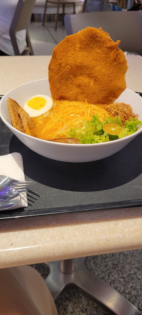 Острая лапша на фудкорте в Куала-Лумпуре