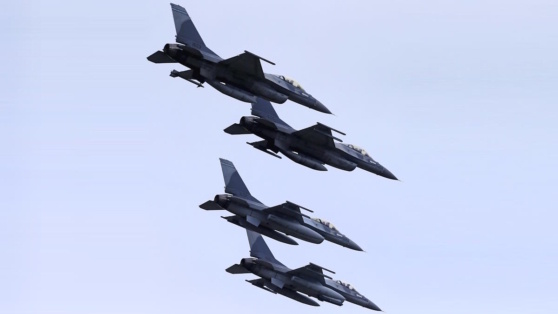    Bloomberg: первые истребители F-16 прибыли на Украину Анастасия Романова