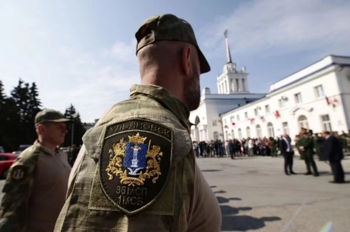    Ульяновцы, заключившие военный контракт, получат от региона 400 тысяч руб.