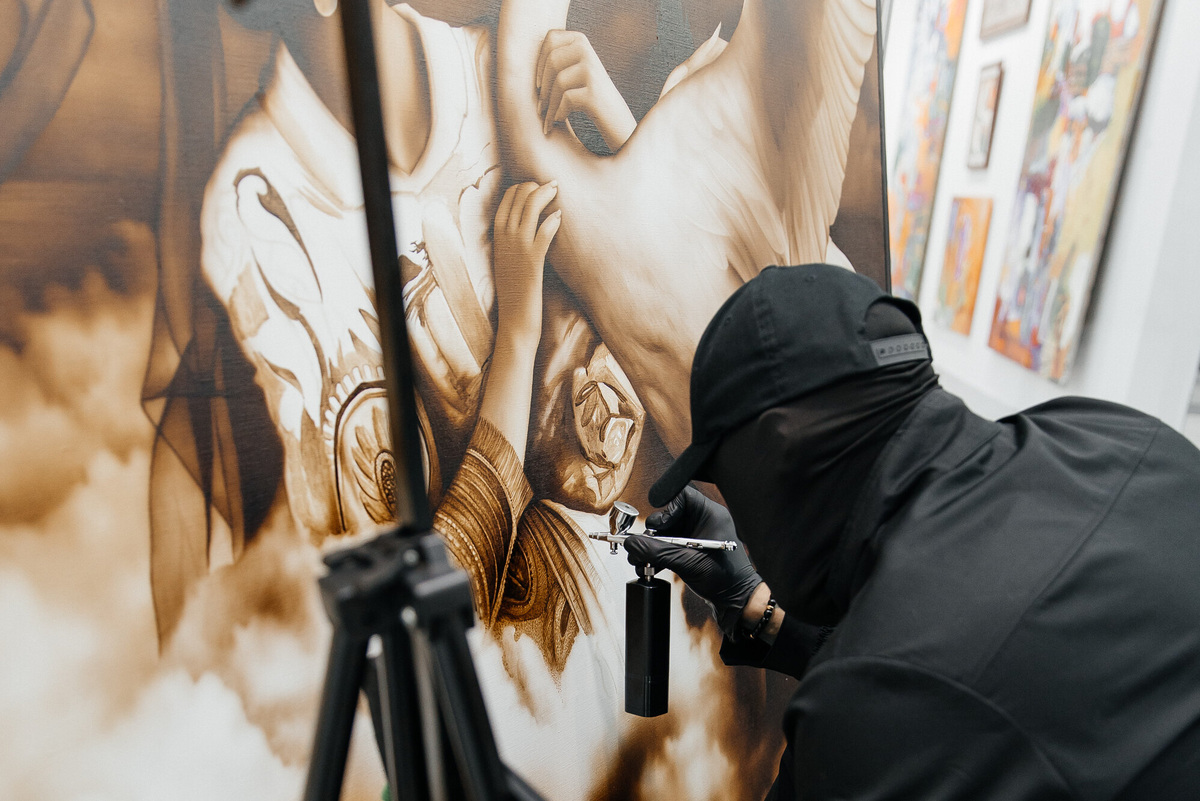     Картины нефтью, вином и кофе: сколько можно заработать на необычных инвестициях в искусство