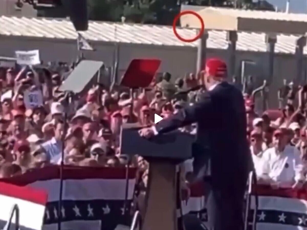    Кадр видеозаписи, свидетельствующей, что покушавшегося на Трампа было видно с места выступления экс-президента