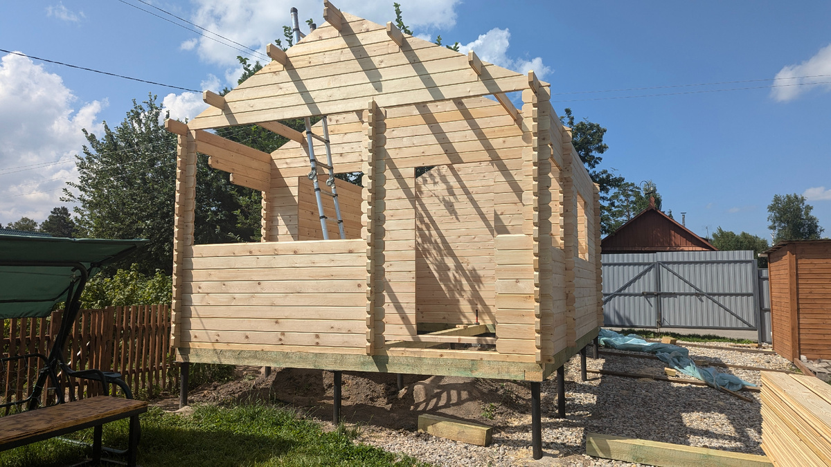 Минибрус или Евробрус - это сухой строганный материал.                                                   Изготавливается из сухой плахи 50*150 (сосна, кедр)