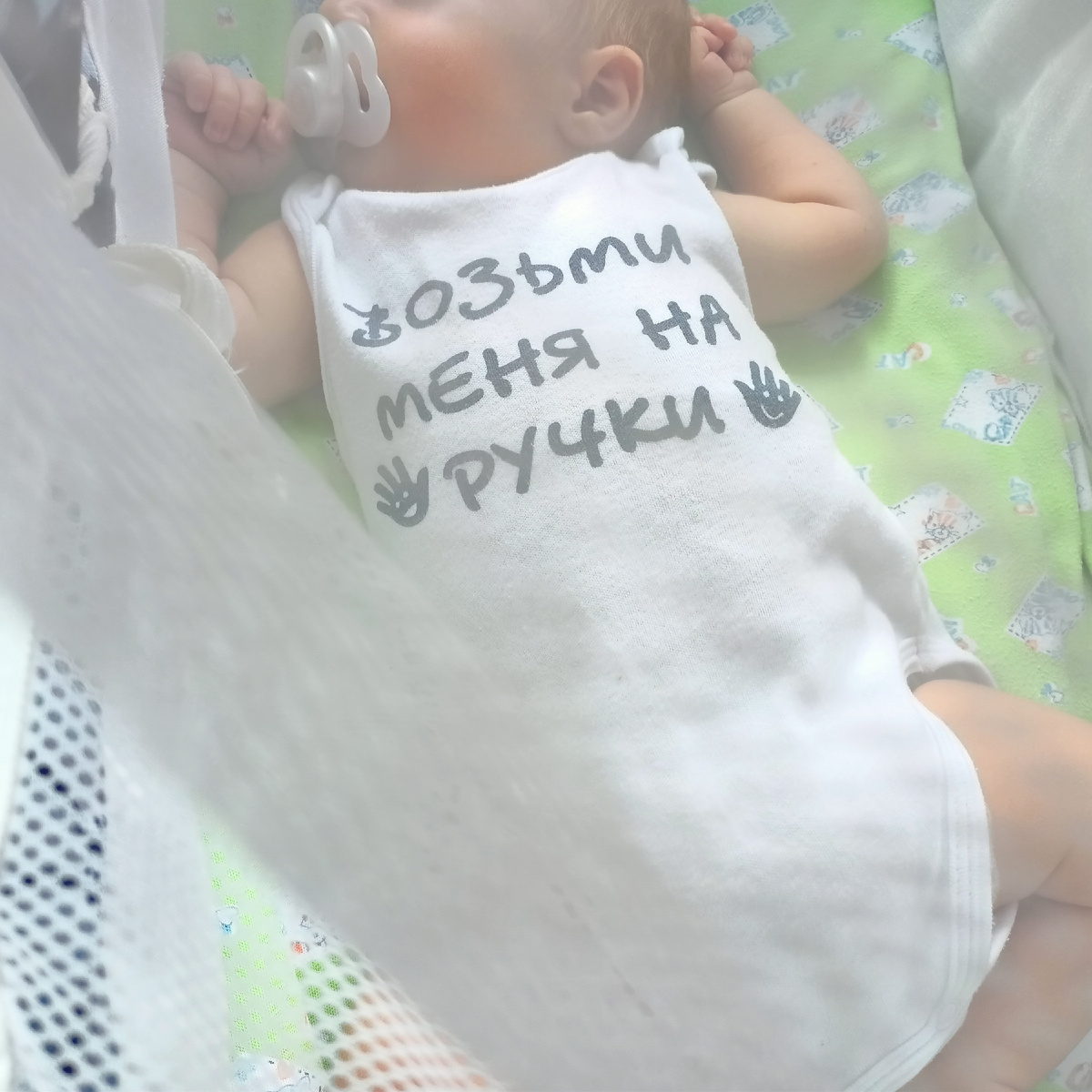 Спим в коляске)) у нас стало не так жарко, и мои руки теперь чаще свободны)) фото автора 