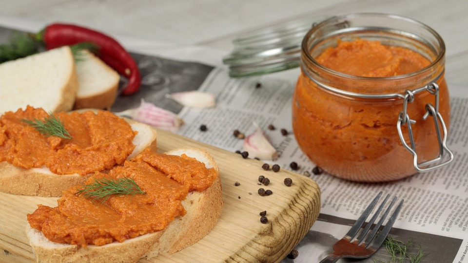 Мои дети обожают кабачковую икру. Уже 2 года закатываю двумя способами – и никак не могу определиться, какой из них лучше