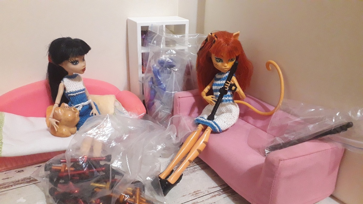 Сколько интересных деталей для велосипедов, и нужно запомнить все названия и технические характеристики, упаковать и отплавить в магазин. 