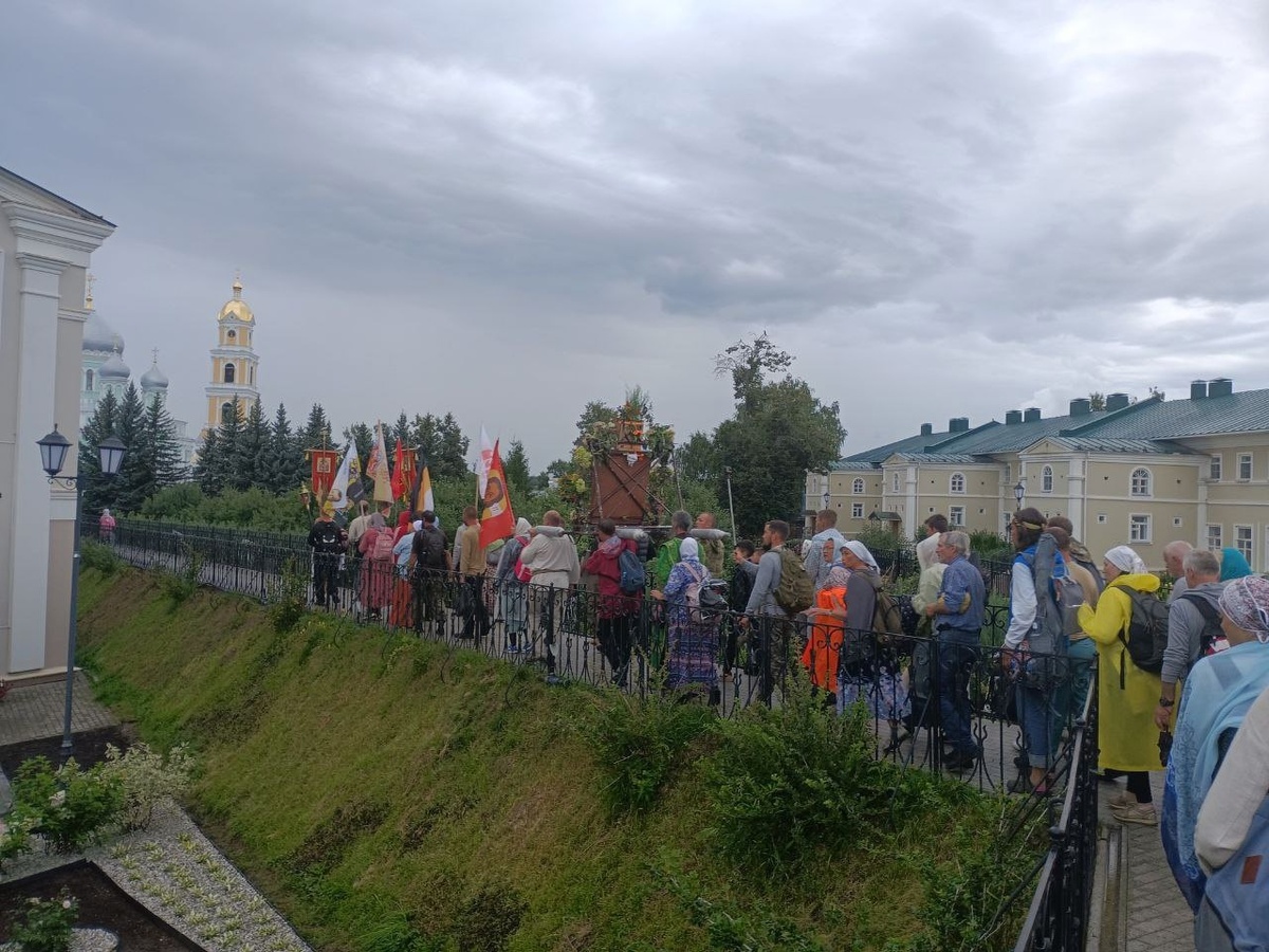 Фотография взята со стены Сообщества "Дивеевский Крестный ход": https://vk.com/diveevskiy