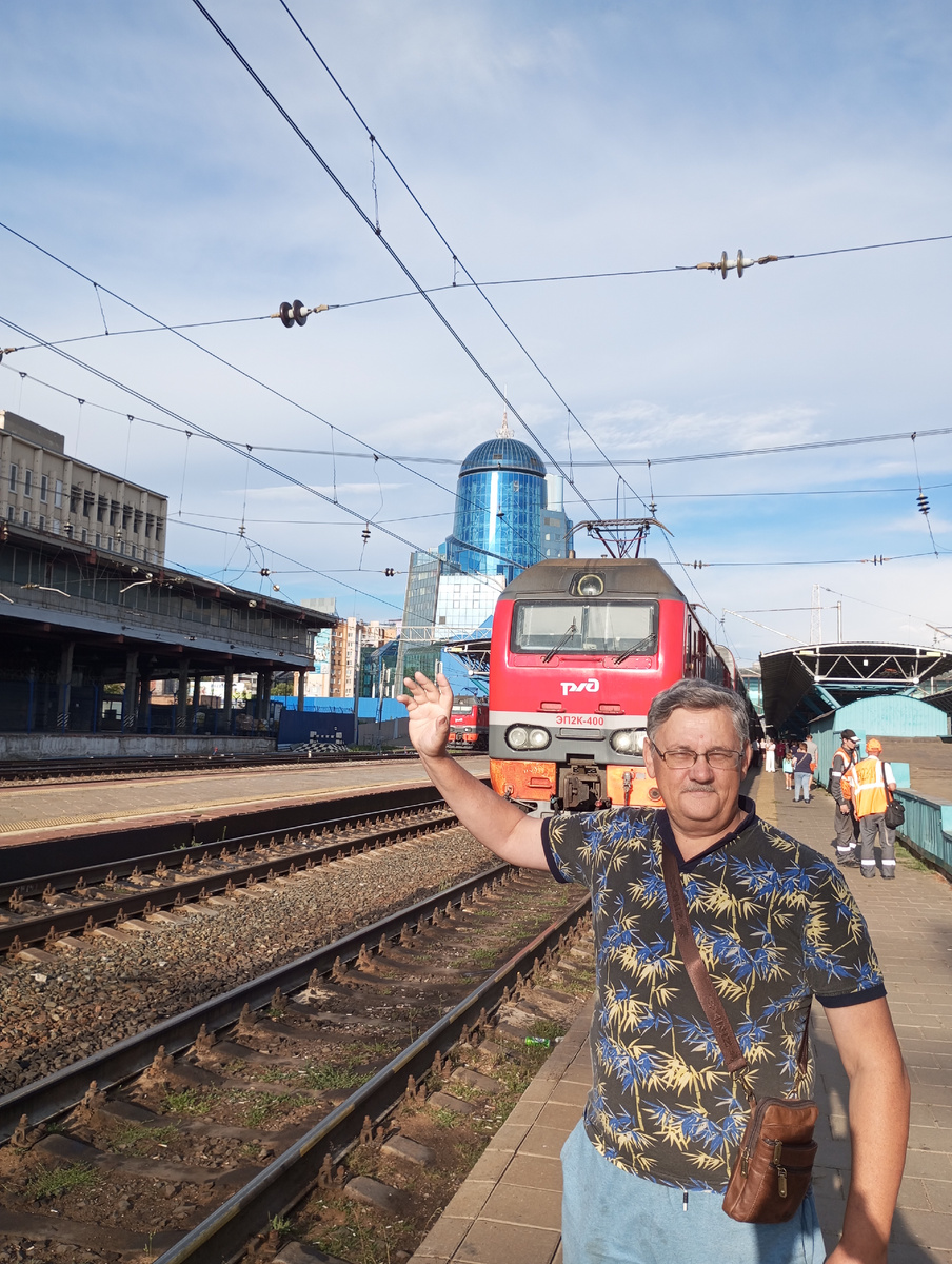 Первым городом на пути из Оренбурга к "Последнему морю" стала Самара, где мной была дана отмашка на отправление нашего Орского поезда. 