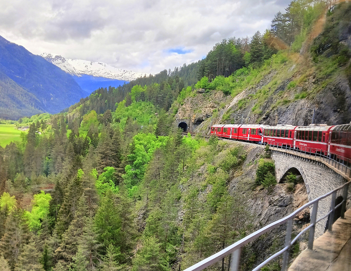 Бернина Экспресс на Ретийской железной дороге