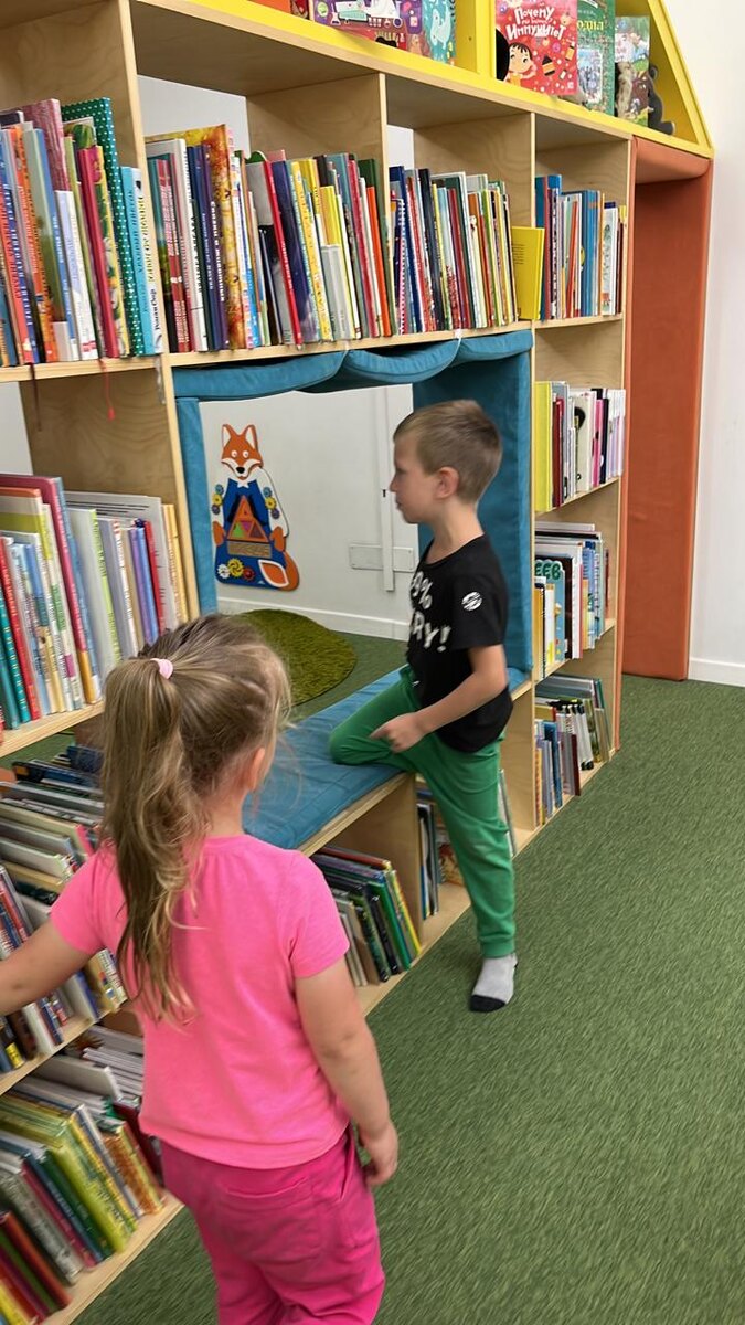 Максим проводит экскурсию 