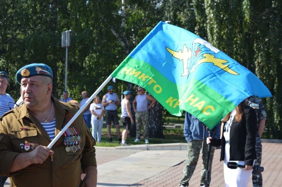 Подготовьтесь заранее. Душевные поздравления с Днем ВДВ в стихах, прозе и СМС | ТОЛК | Дзен