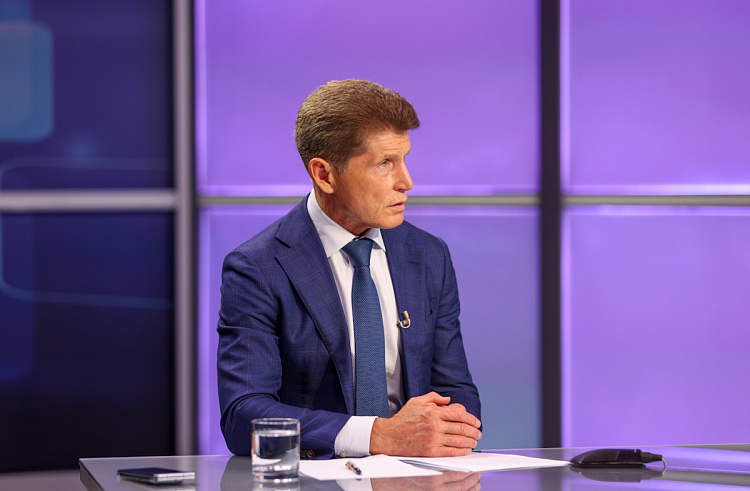 Олег Кожемяко: «В год, когда наш город является Молодежной столицей России, скейтпарк — отличный подарок для молодого поколения» / Фото: правительство Приморского края