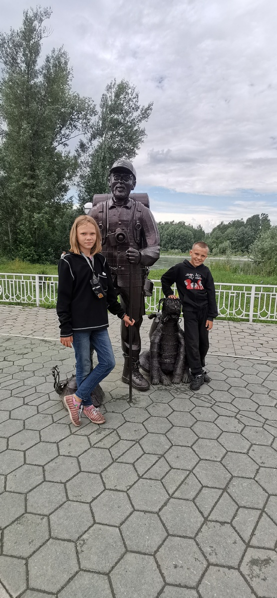 2023 год. Памятник туристу "Пилигрим" Скульптурная композиция расположена на границе Алтайского края и Республики Алтай, на 428 км Чуйского тракта.