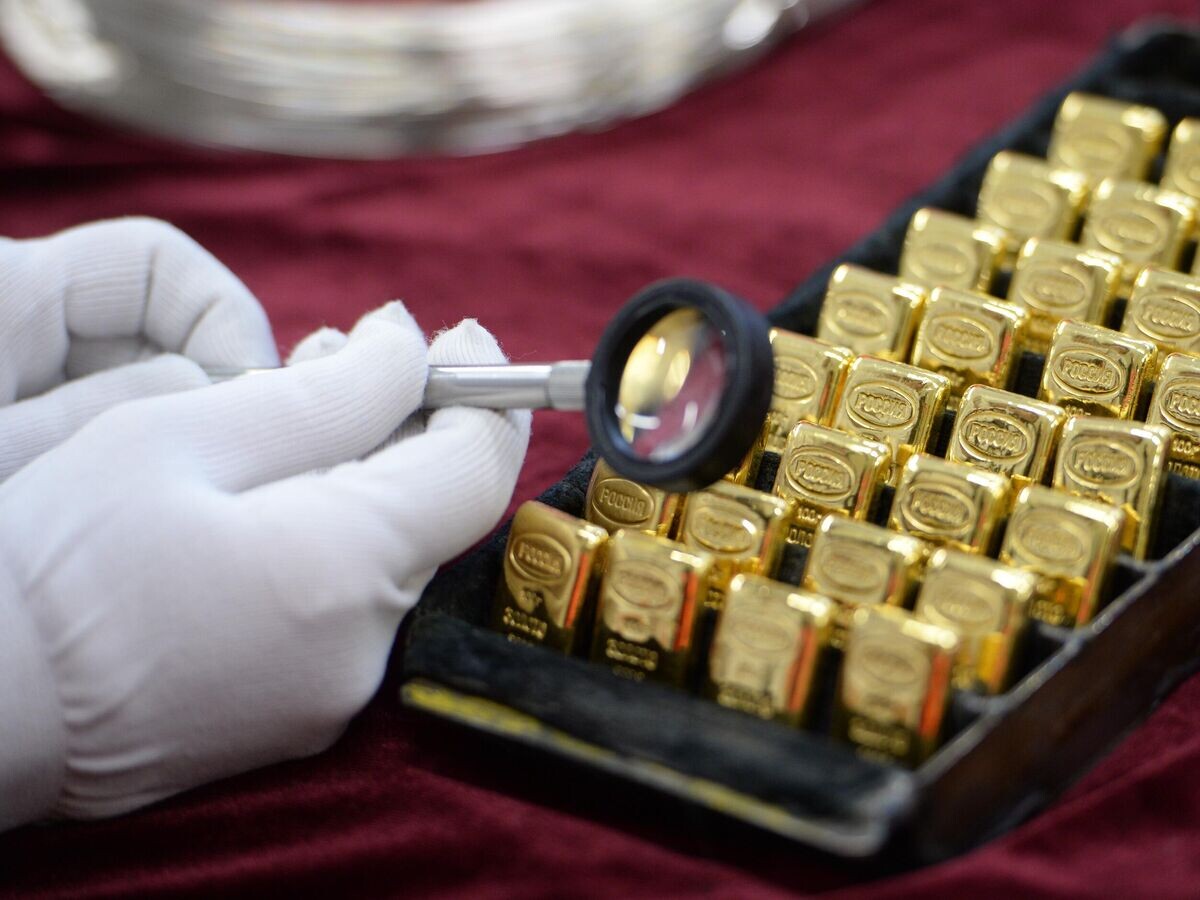    Золотые слитки© РИА Новости / Павел Лисицын