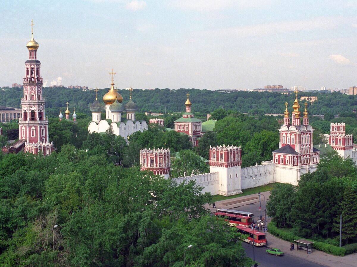    Новодевичий монастырь - одновременно действующий монастырь и филиал Государственного исторического музея© РИА Новости / С. Соловьев