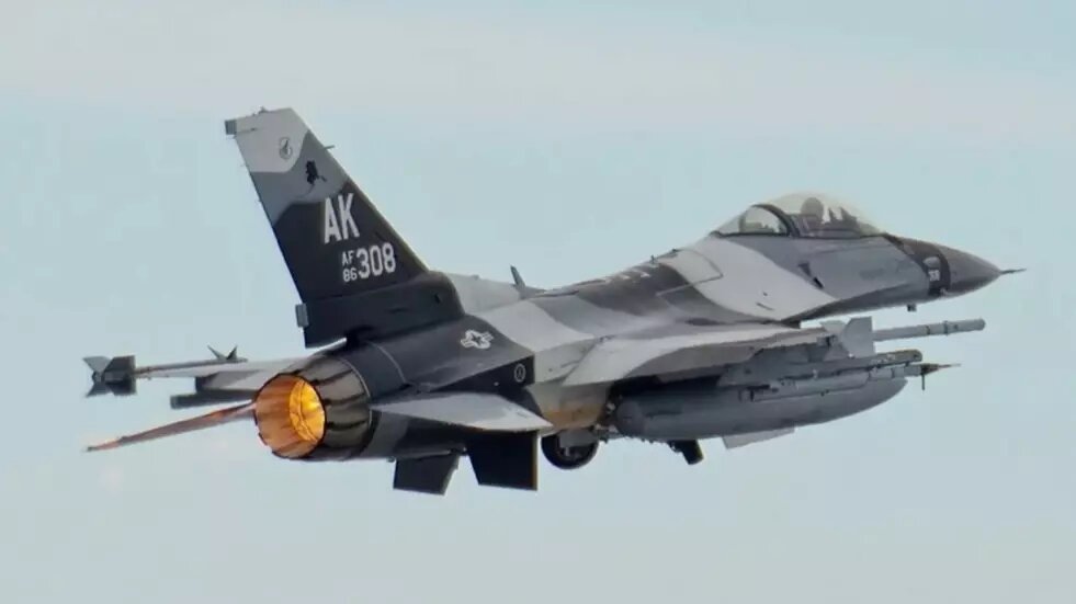 Сырский: F-16 не смогут приблизиться к фронту ближе, чем на 40 км. Фото: voennoedelo.com