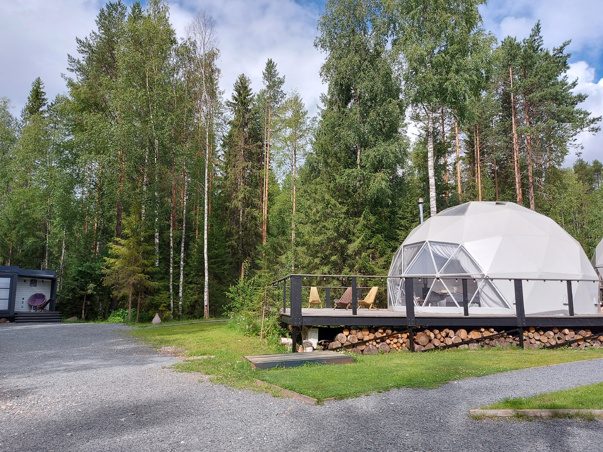 Территория турбазы "Елки на горке"