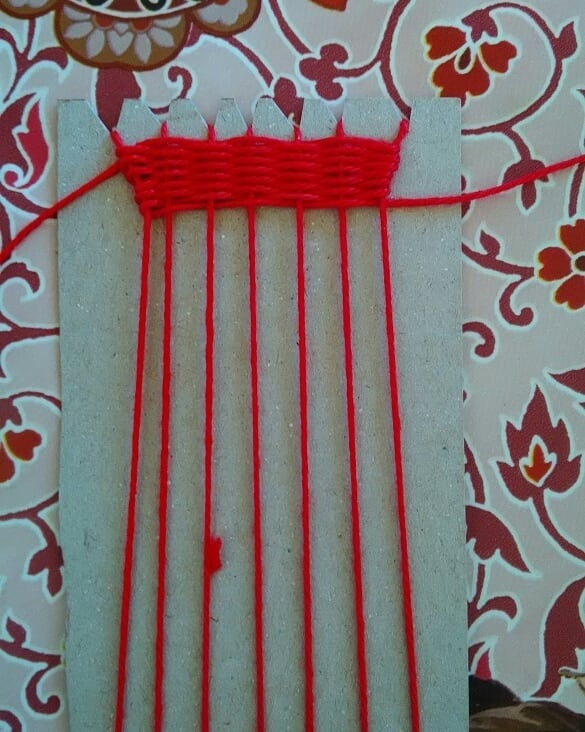 Станок для плетения из картона.