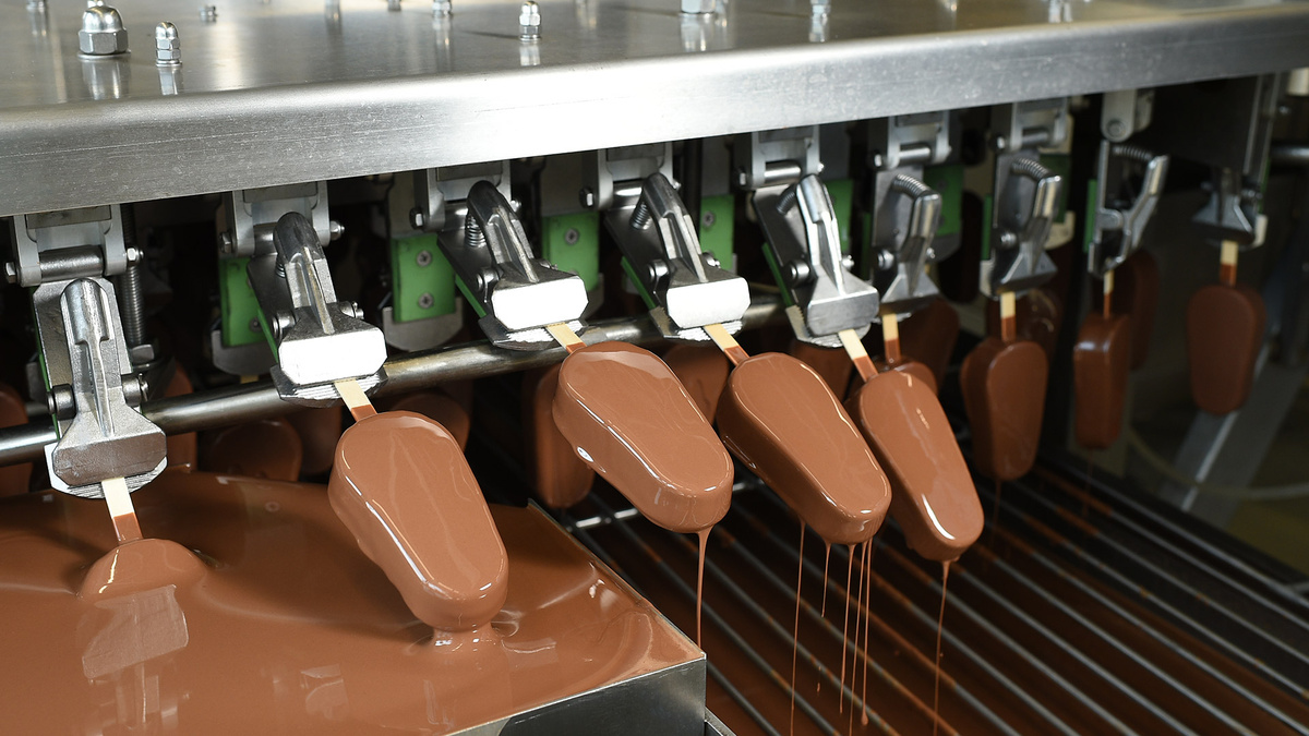 Эскимо пломбир в шоколадной глазури ТМ «ЕРМОЛИНО»