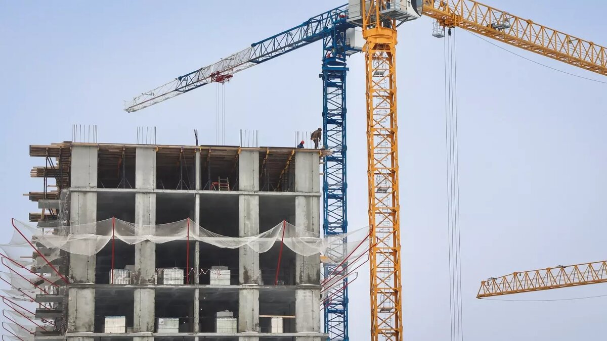 В июне 2024 года спрос на новостройки упал на 50%. Фото: 1MI