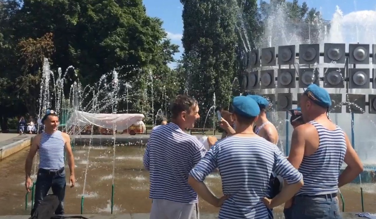 Фонтаны любви ( видео). Релевантные порно видео фонтаны любви смотреть на ХУЯМБА