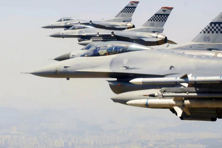 Американский легкий истребитель способен нести высокоточные ракеты и бомбы. Фото: U.S Air Force / Staff Sgt. Erin Mills