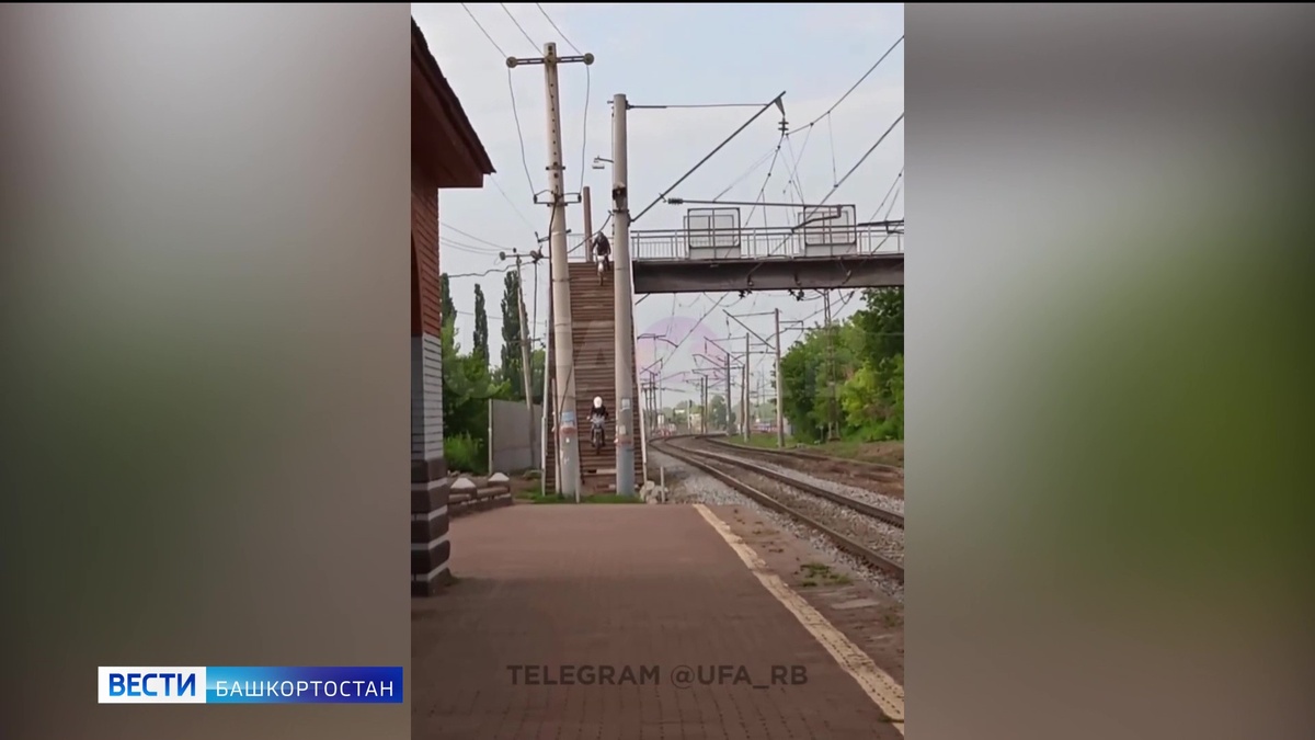    В Уфе задержали подростка, который гонял на мотоцикле по переходу станции "Правая белая"