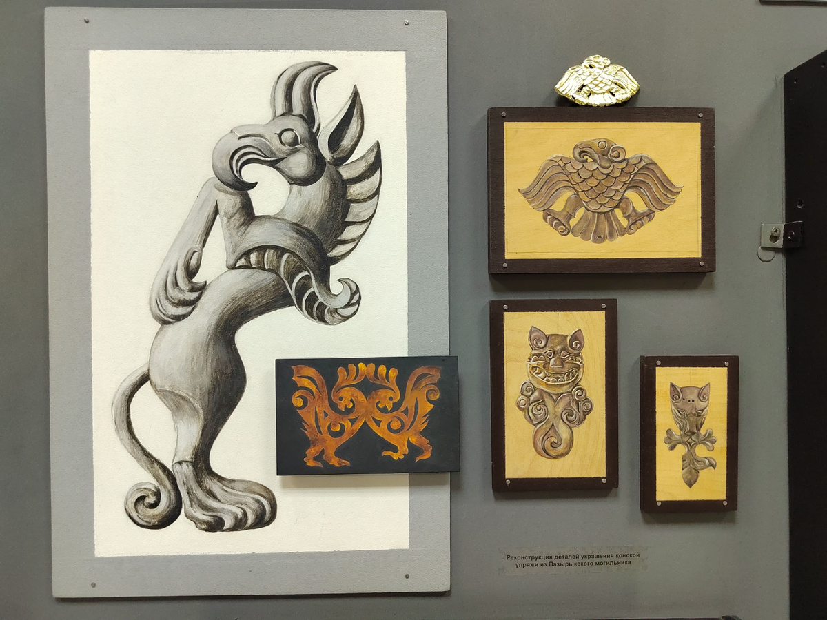 Реконструкция деталей украшения конской упряжи Пазырыкского могильника.