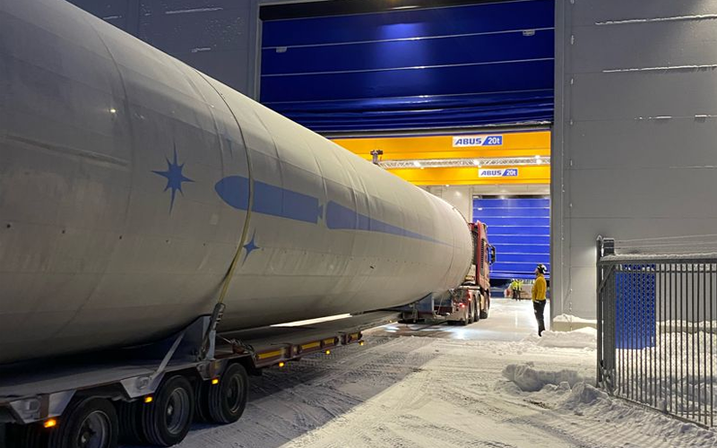 Фото 1. Перевозка РН демонстратора  Themis Reusable Booster. 
