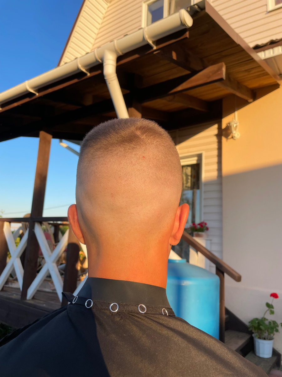 В следующем посте будут фотографии уже из салона, так что этот колхоз временный🫡