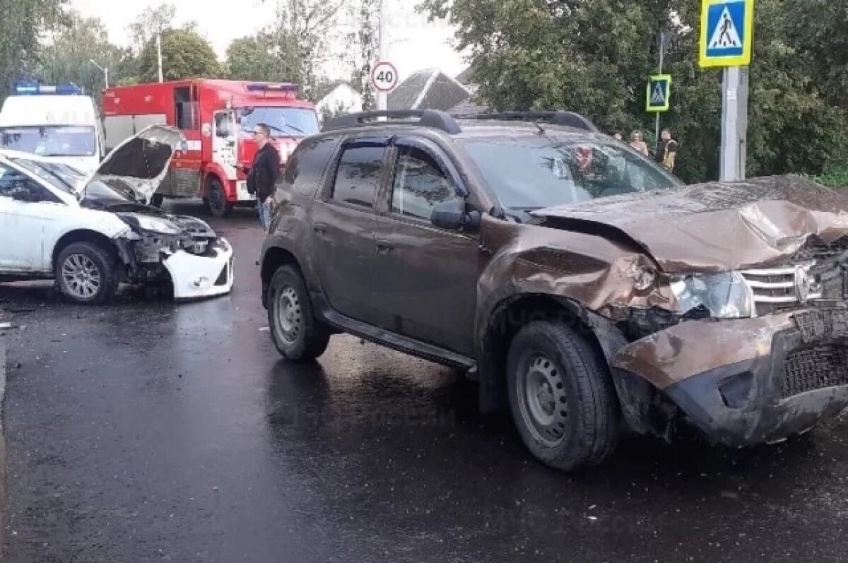    В Брянске перевернулся автомобиль с тремя детьми в салоне