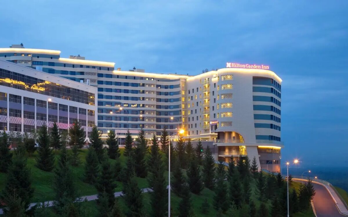 Здание отеля Hilton в Уфе