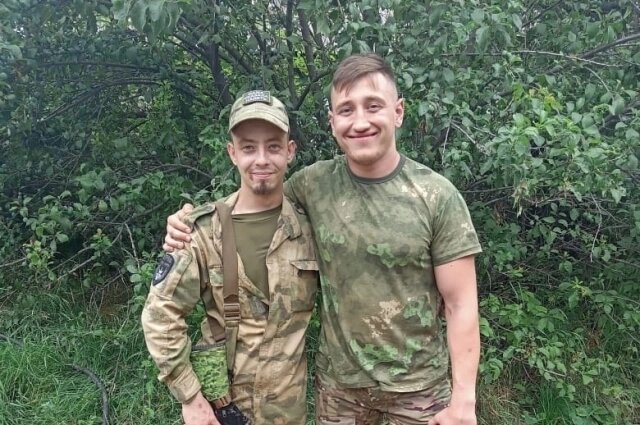    Артем Ананьев (справа) в зоне СВО. Фото: Из личного архива Артема Ананьева