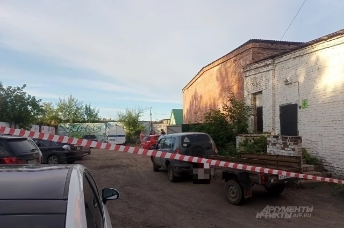    Папа найденной в Омске мертвой школьницы из Москвы считает, что её убили