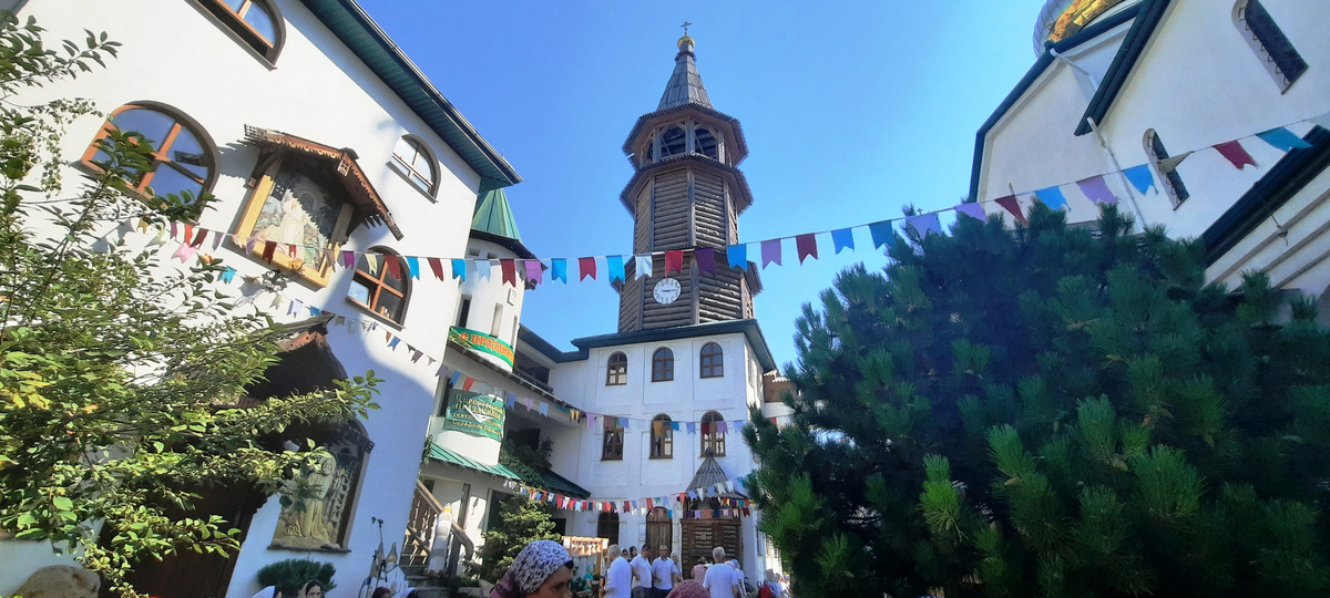 Храмовый двор. Фото автора