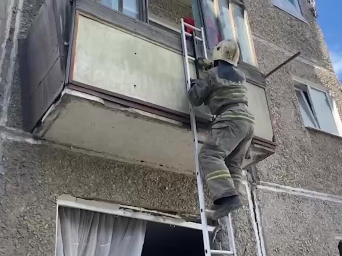    Взрыв в жилом доме в Нижним Тагиле© РИА Новости / Пресс-служба МЧС РФ