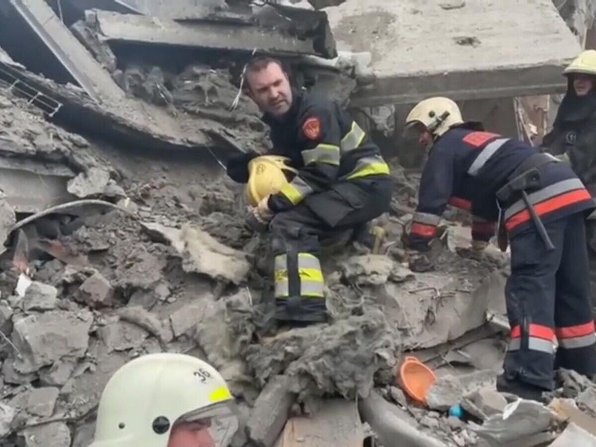    Спасение ребенка, находившегося под завалами после взрыва в Нижнем Тагиле© МЧС РФ