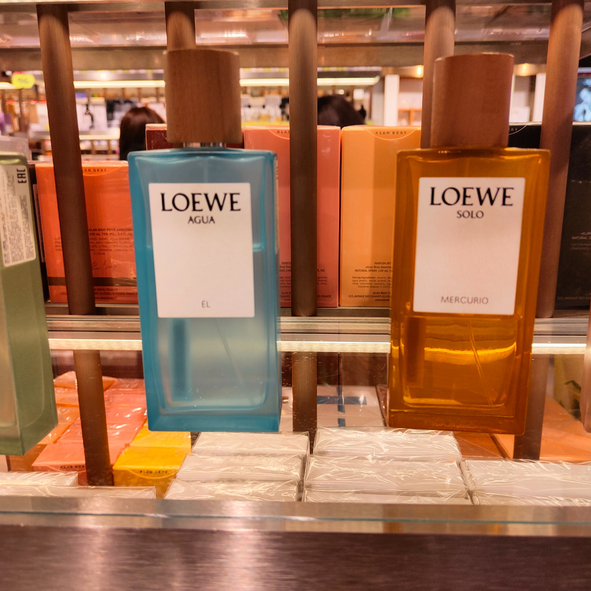 Loewe в магазине «Золотое яблоко»