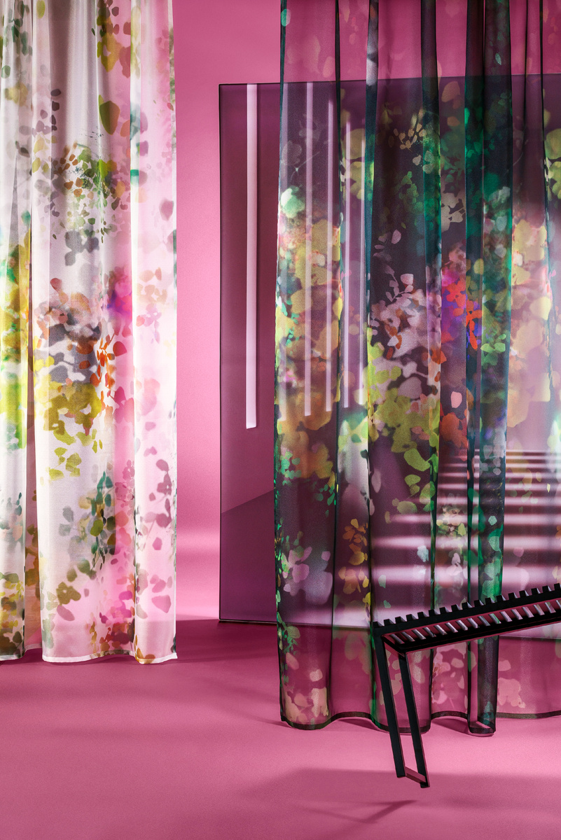 Эта фотография и далее в галерее – ткани швейцарской текстильной фабрики Creation Baumann