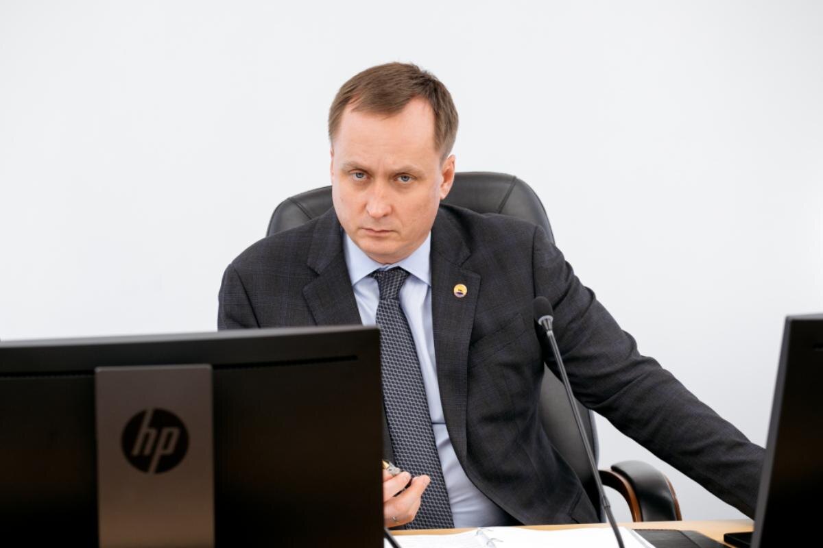    Есть ли конфликт интересов у главы Сургута и его тестя решат депутаты