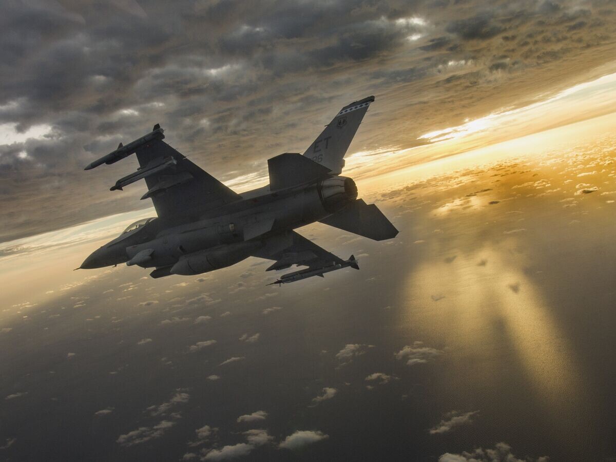    Самолет F-16© Фото : Public Domain/U.S. Air Force/Tech. Sgt. John Raven