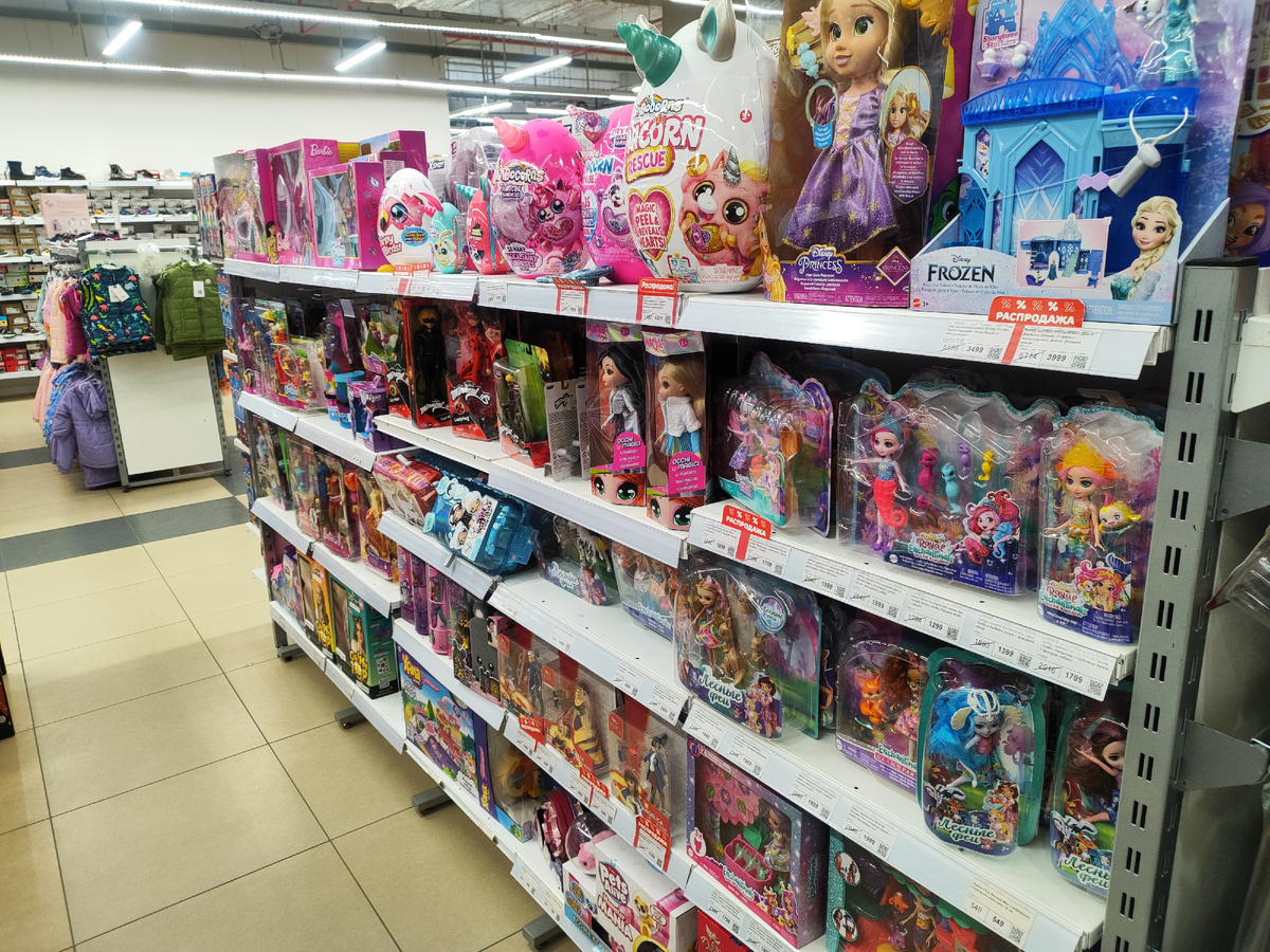 Новинки кукол Barbie и аксессуаров для них в магазине "ВотОнЯ" (г. Санкт-Петербург). Фото автора.
