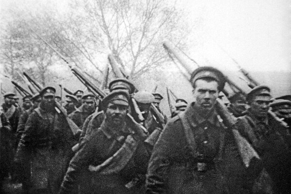 Солдаты царской армии отправляются на фронт, 1914 год / РИА Новости