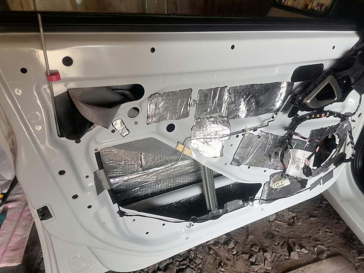 Первый слой шумоизоляции