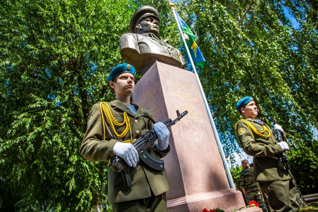 Праздничные мероприятия в Твери в день ВДВ