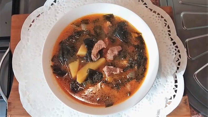 Борщ мясной с морской капустой